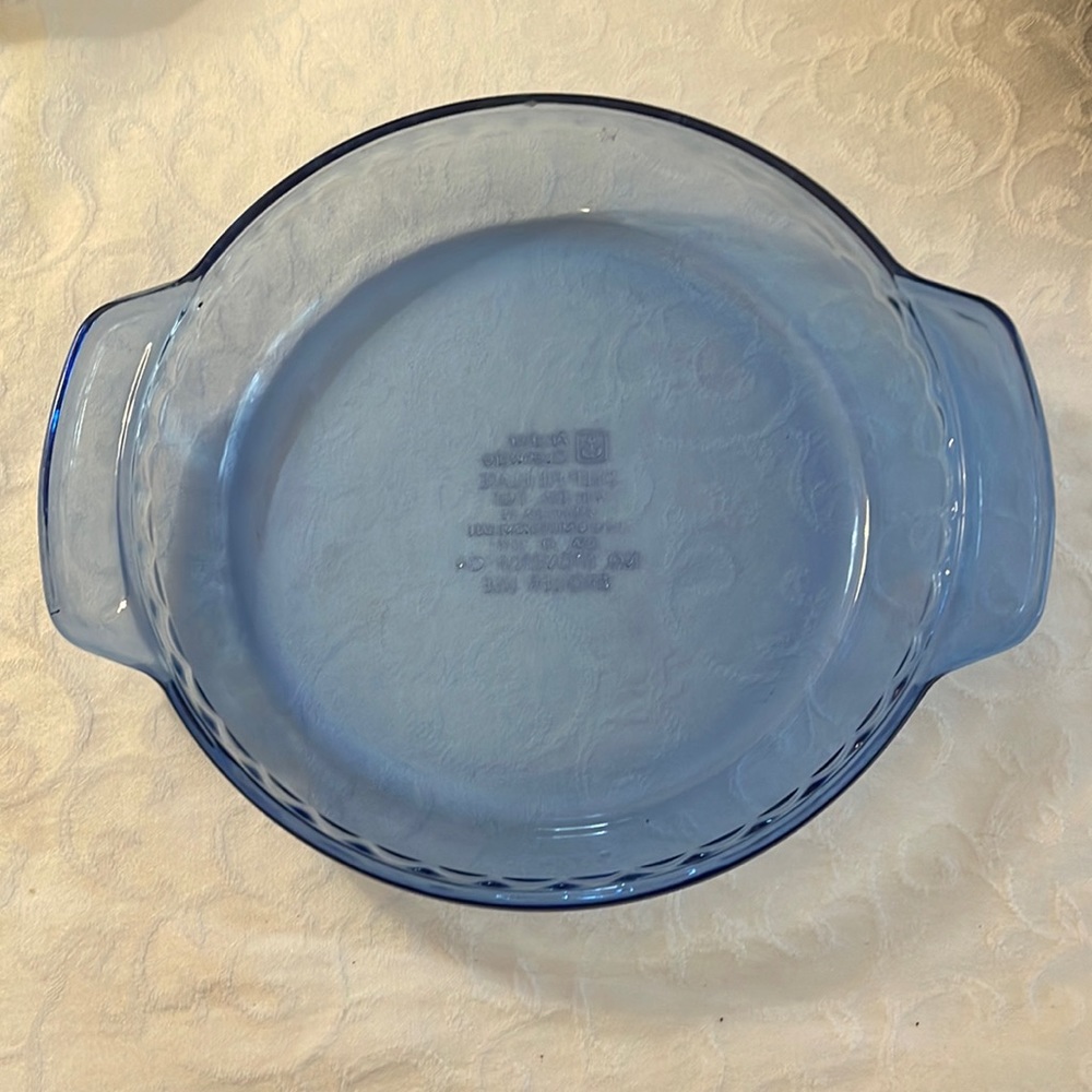 Vintage Anchor Hocking deep pie plate 1 quart 9” blue USA 1075